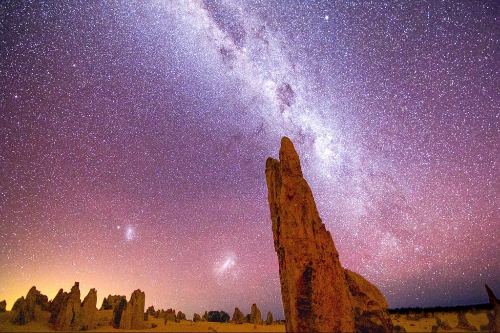 Image de nuit du désert des Pinnacles en Australie