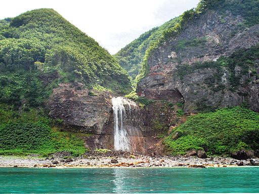 Waterfall_of_Kamuiwakka-Japon